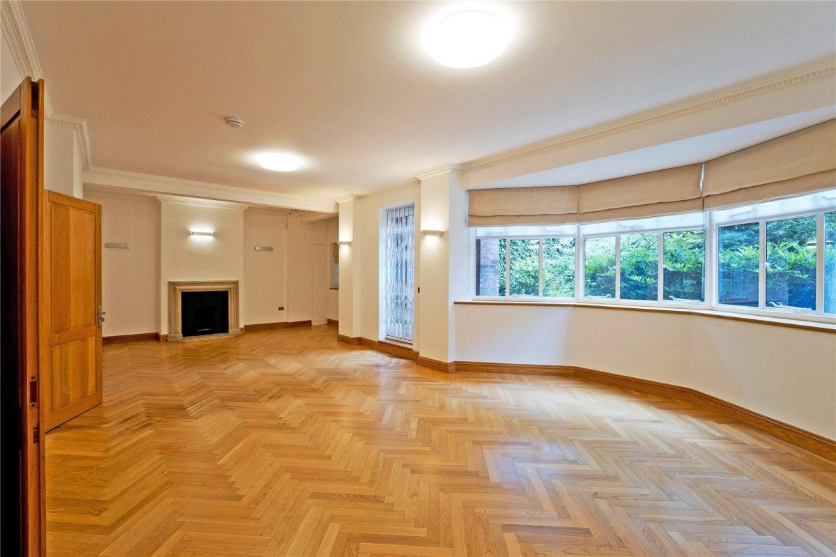 Flat Eton Avenue in Greater London