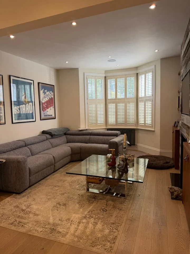 Room Burntwood Lane in Greater London