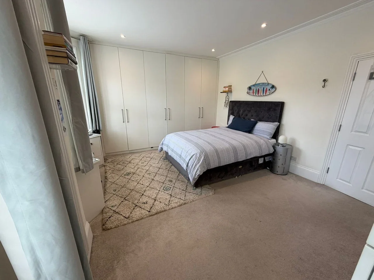 Room Burntwood Lane in Greater London
