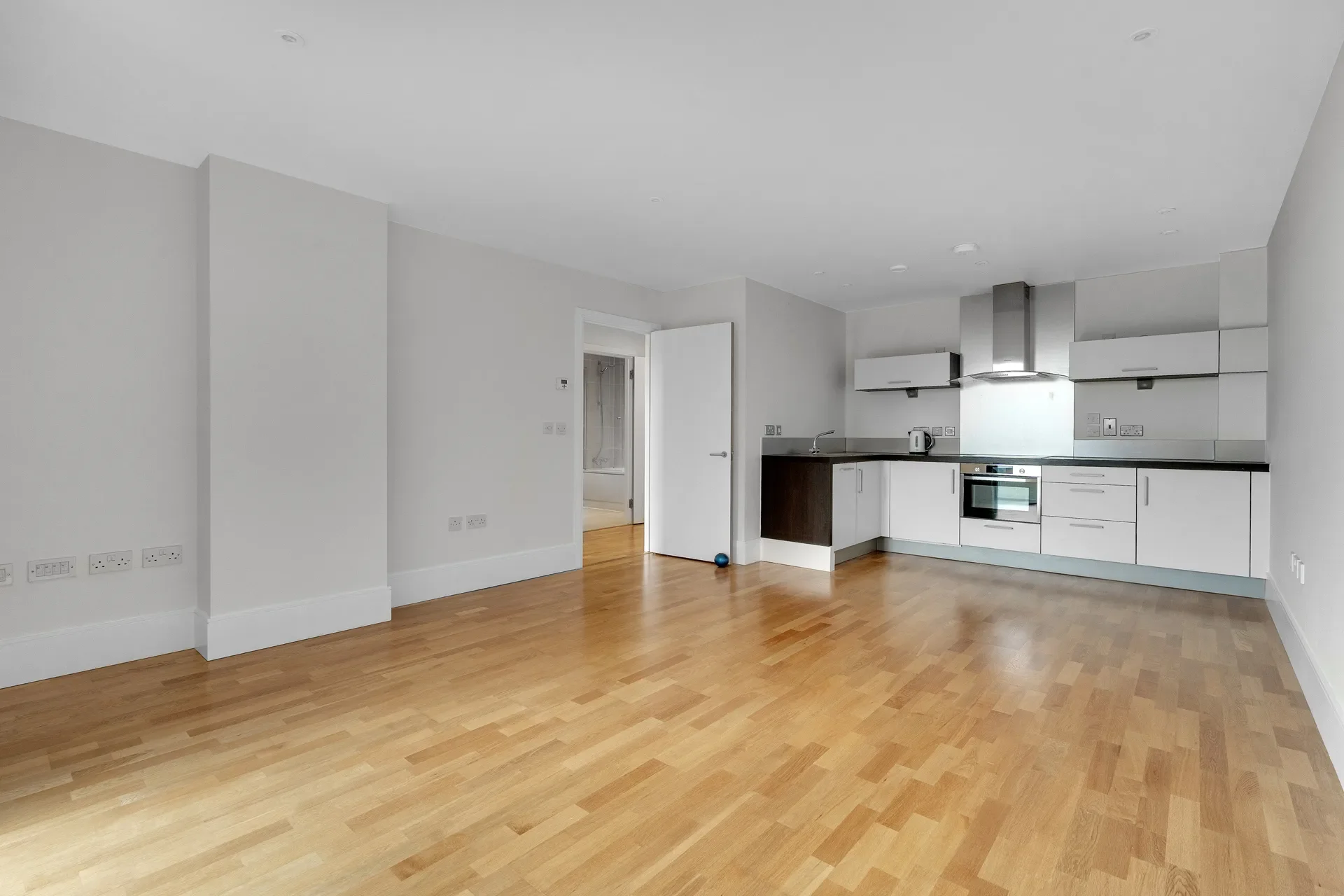 Flat Gillespie Road in Greater London