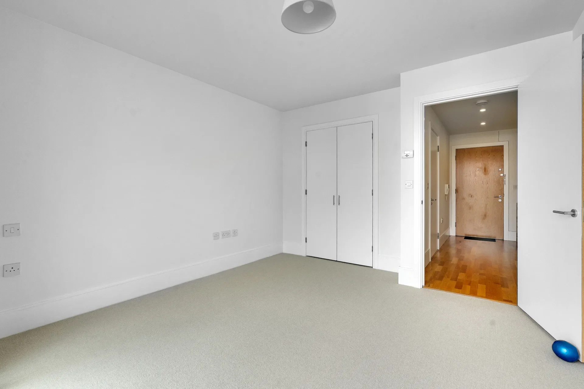 Flat Gillespie Road in Greater London