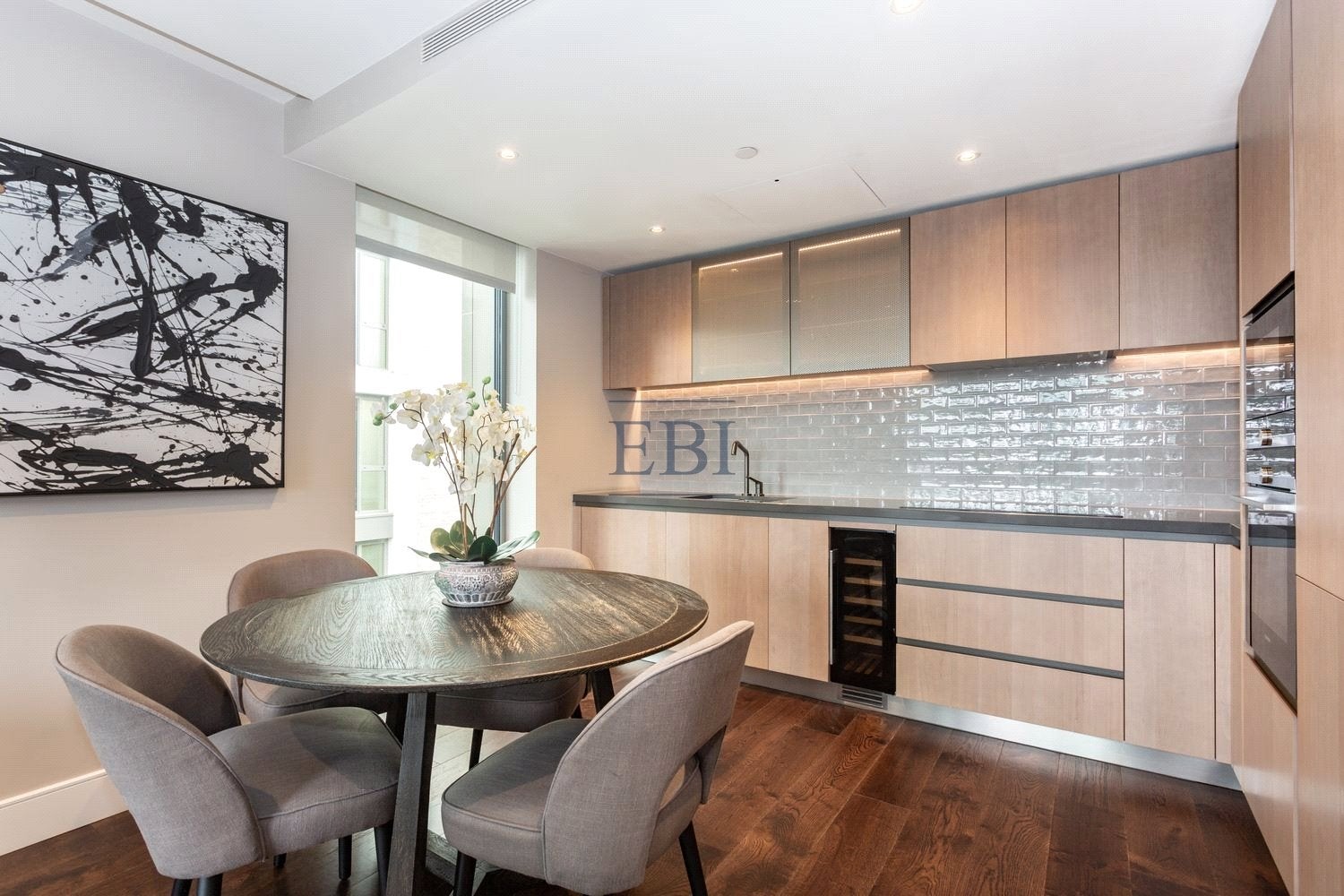 Flat Prince of Wales Drive in Greater London