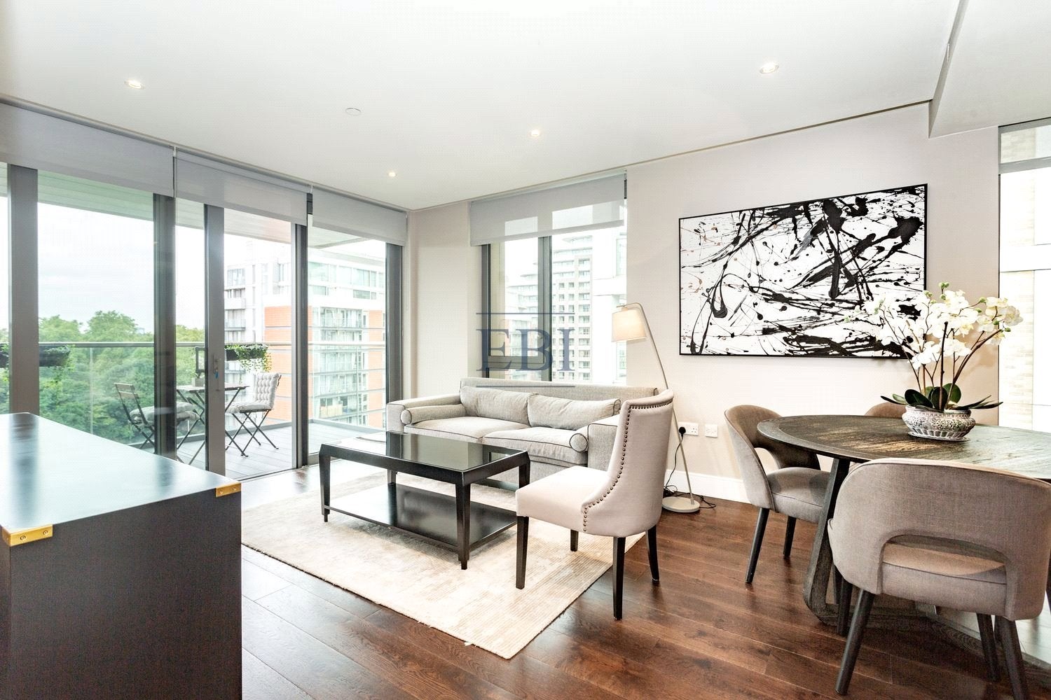 Flat Prince of Wales Drive in Greater London