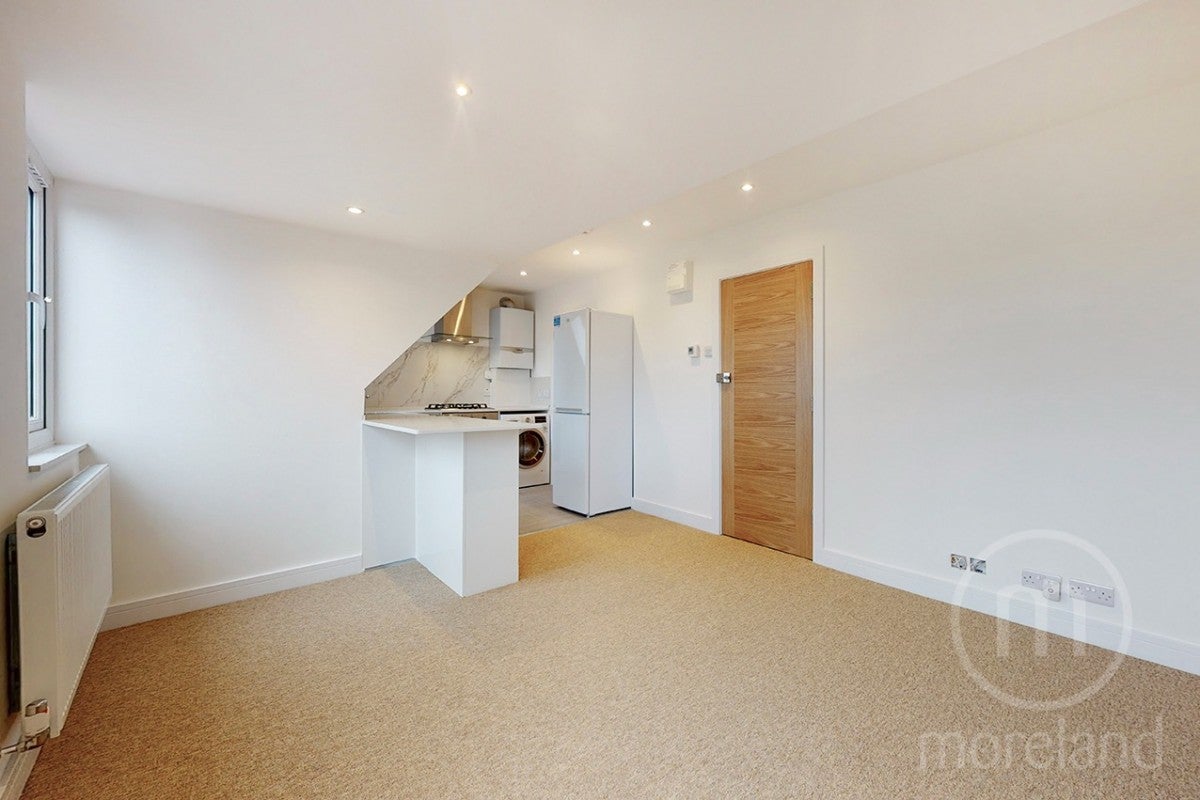 Flat Golders Gardens in Greater London