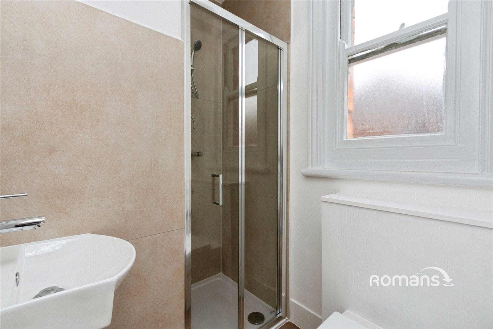 Room Ash Road in Rushmoor