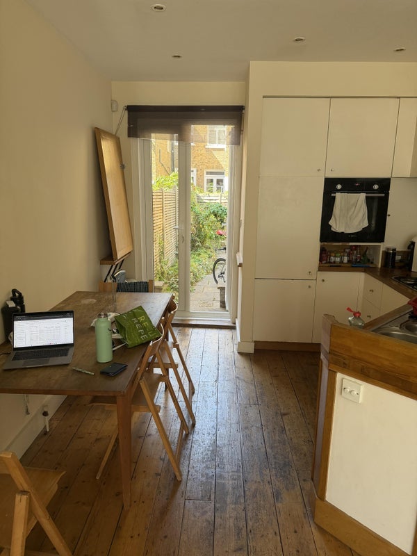 Room Ballater Road in Greater London