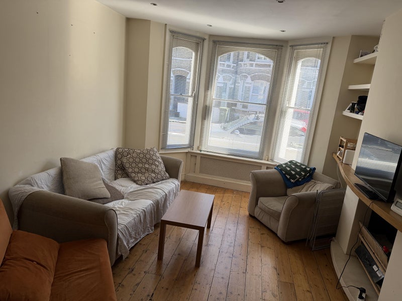 Room Ballater Road in Greater London