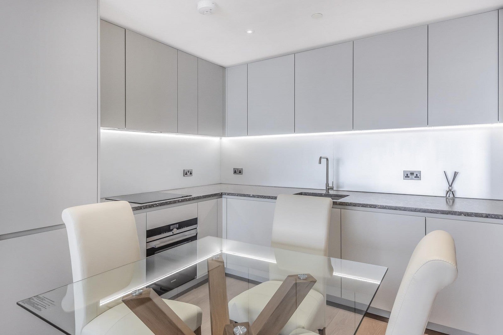 Flat Cutter Lane in Greater London