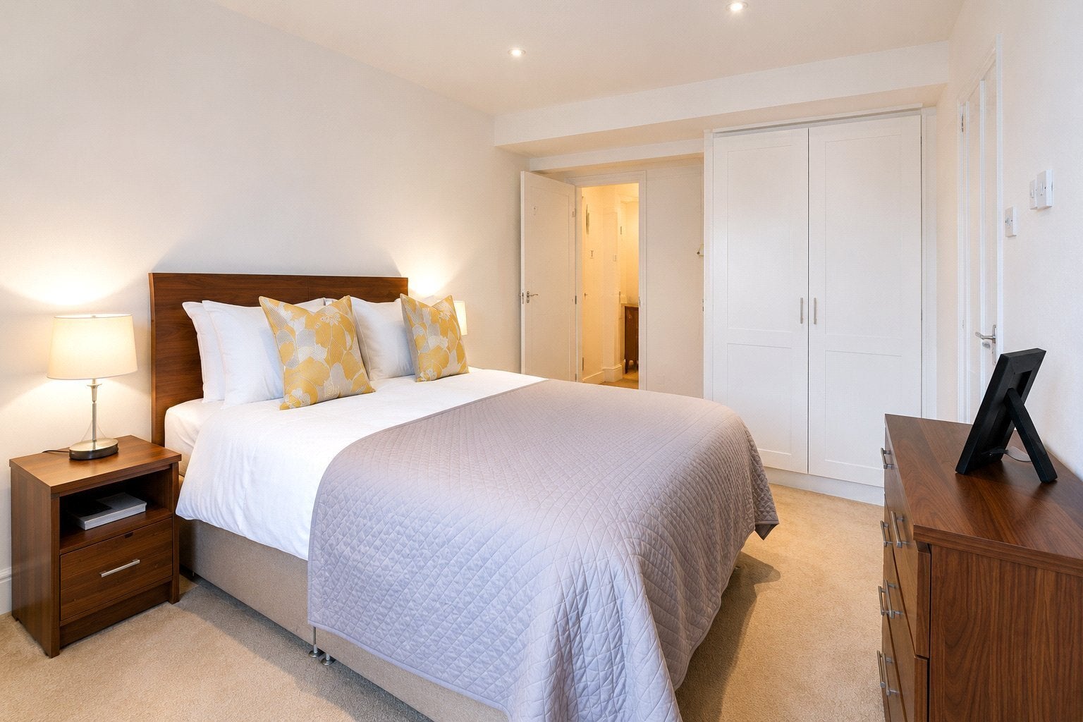 Flat Duke Street in City of Westminster