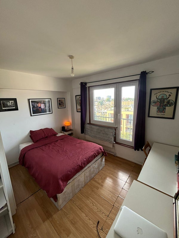 Room Roberta Street in Greater London