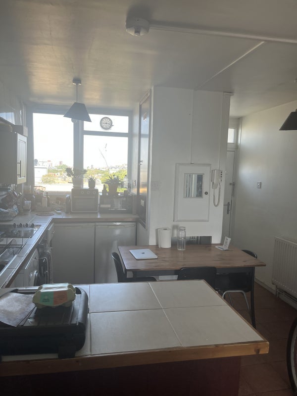 Room Roberta Street in Greater London