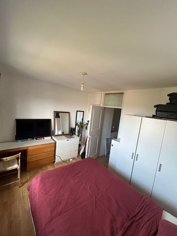 Room Roberta Street in Greater London