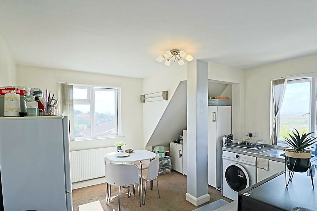 Room Kings Road in Castle Point