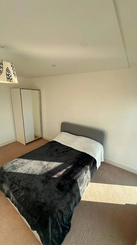 Room Telegraph Avenue in Greater London