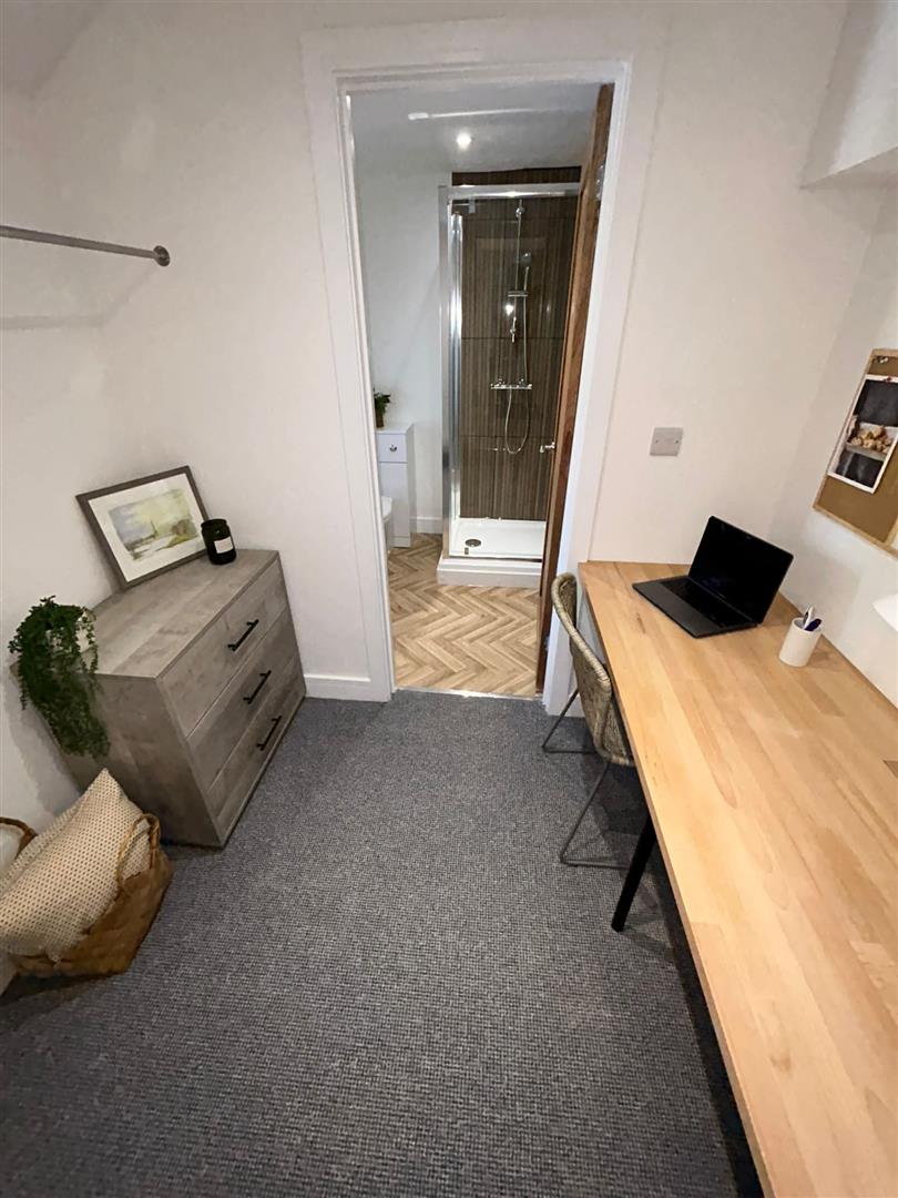 Room Ashbourne Road in Derby