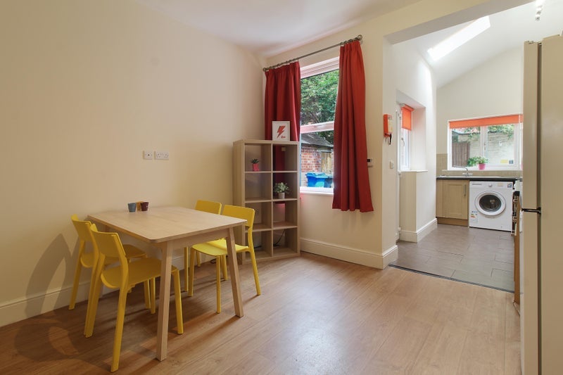 Room Harefield Road in Sheffield