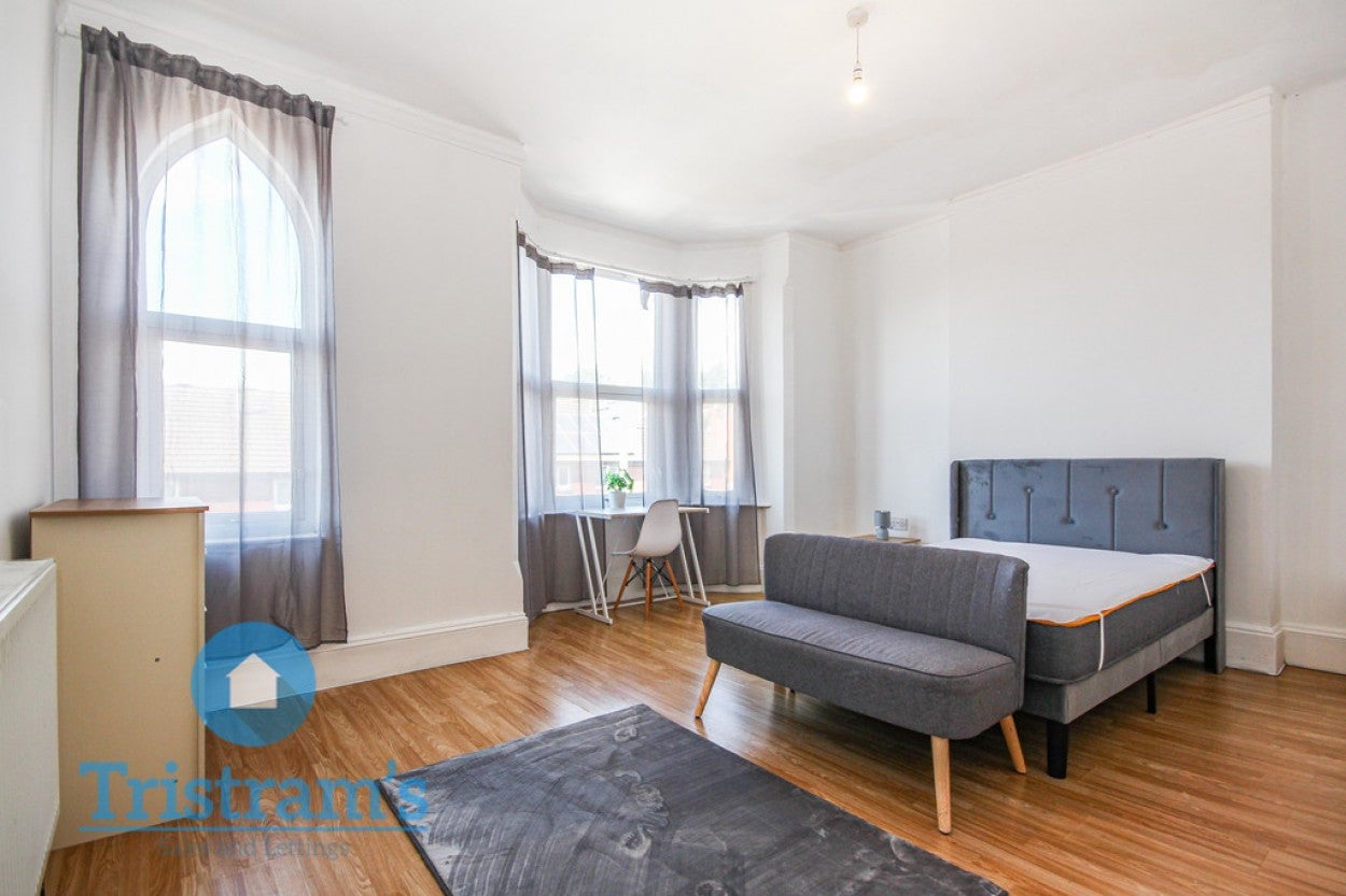 Room Cantabury Avenue in Nottingham