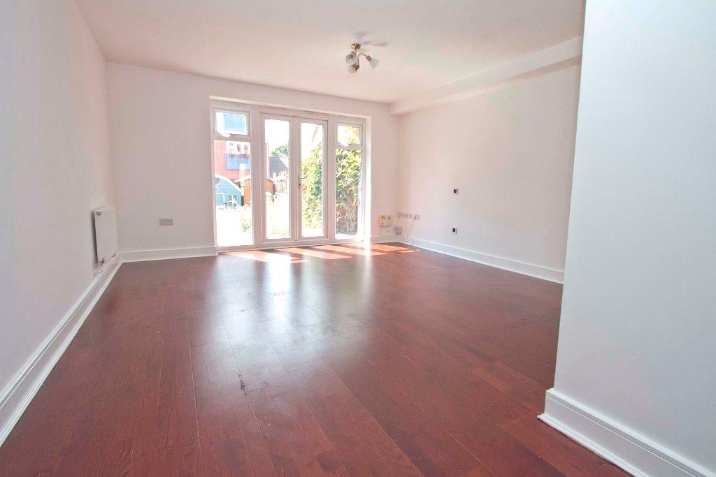 House Wraysbury Drive in Greater London