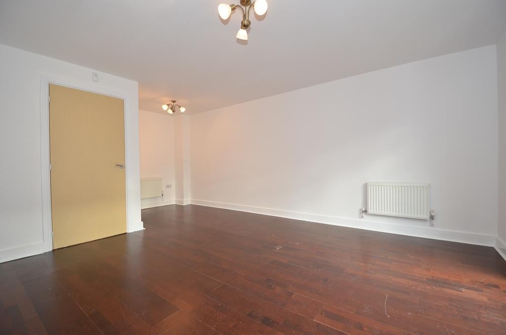 House Wraysbury Drive in Greater London