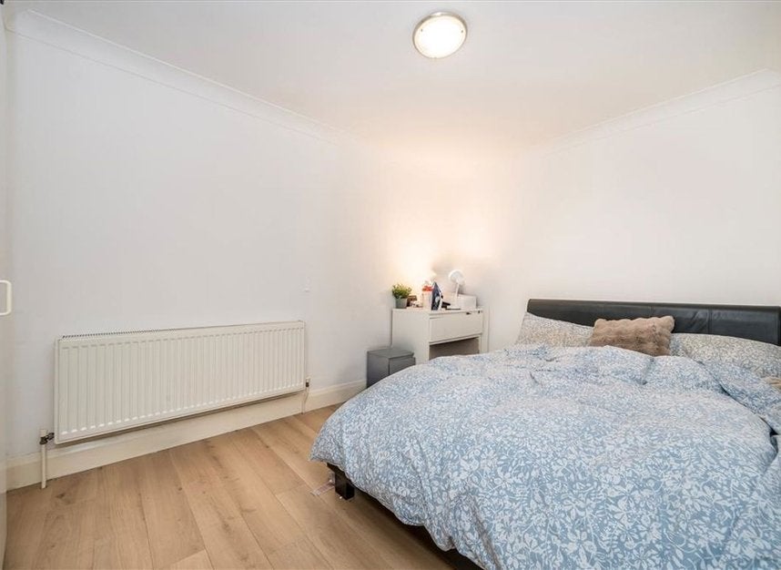 Flat Warren Street in Greater London