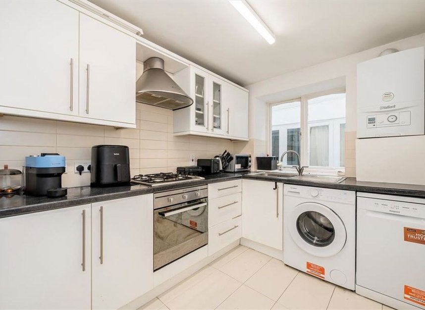 Flat Warren Street in Greater London