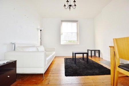 Flat Cressy Place in Greater London