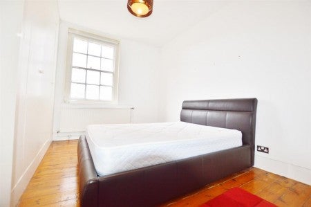 Flat Cressy Place in Greater London