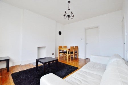 Flat Cressy Place in Greater London