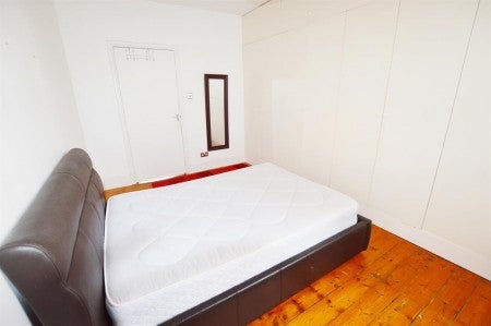 Flat Cressy Place in Greater London