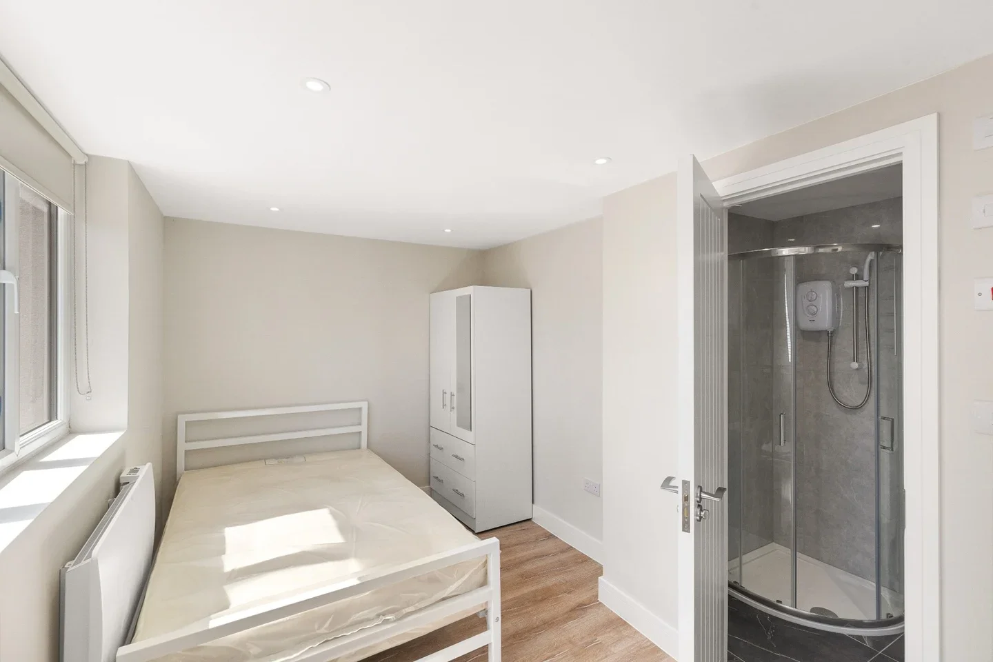 Room Farleigh Road in Borough of Runnymede