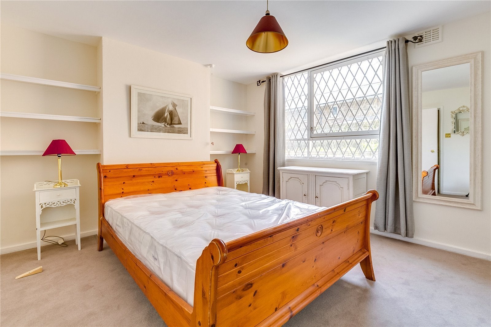 Flat Dawes Road in Greater London