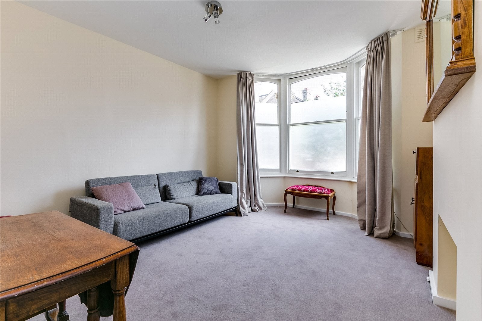 Flat Dawes Road in Greater London