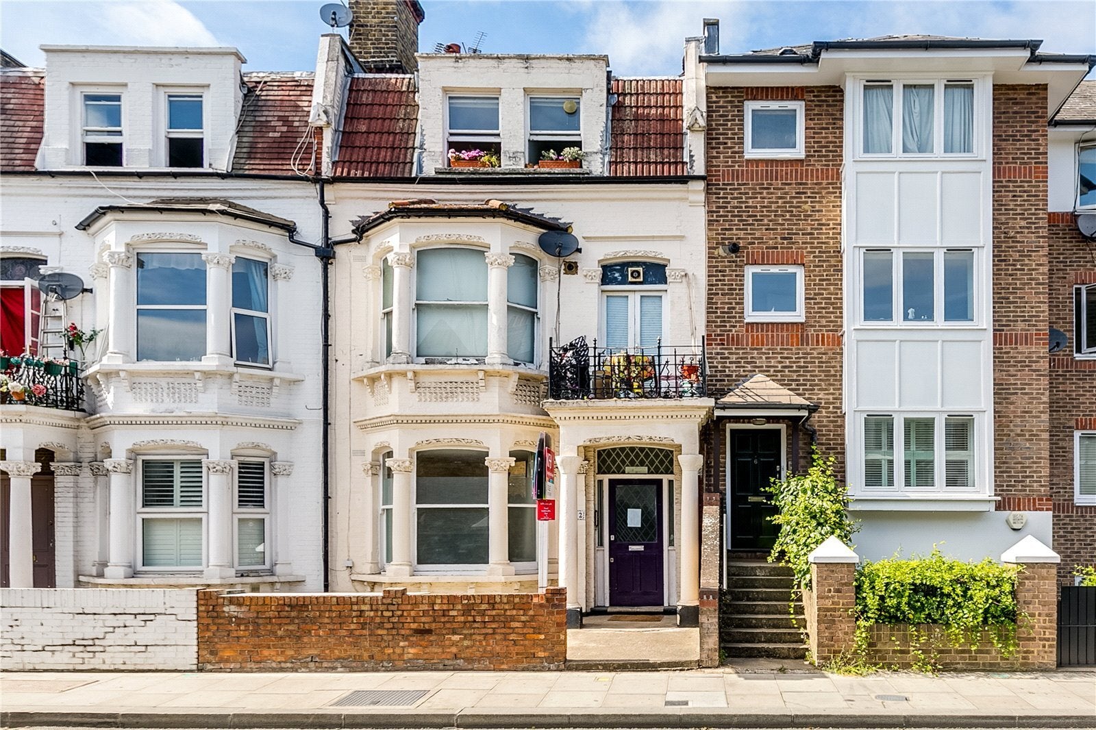 Flat Dawes Road in Greater London