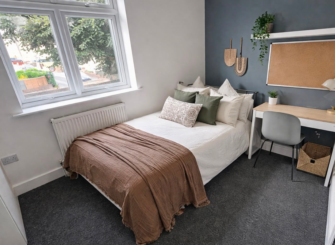 Room Staple Hill Road in Bristol
