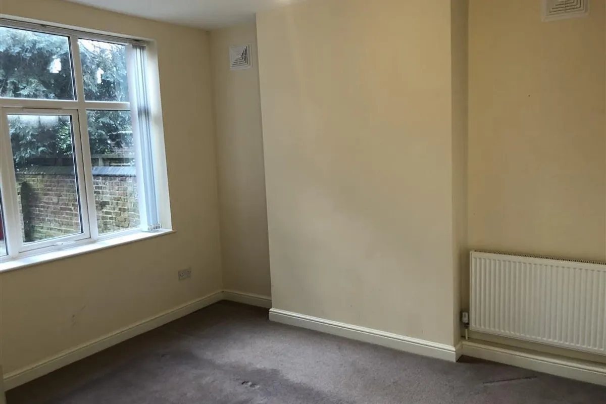 Flat Warwick Road in Metropolitan Borough of Solihull