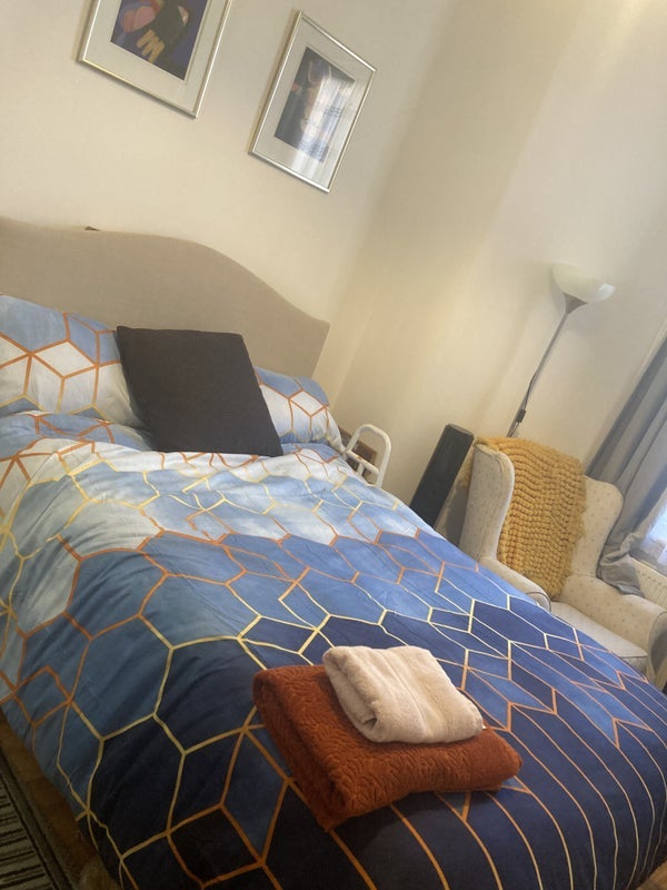 Room Mimosa Street in Greater London