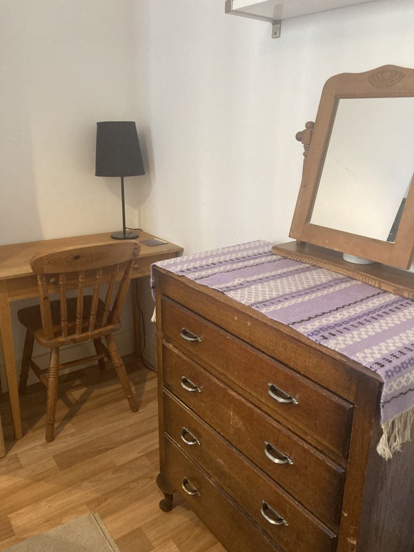 Room Mimosa Street in Greater London