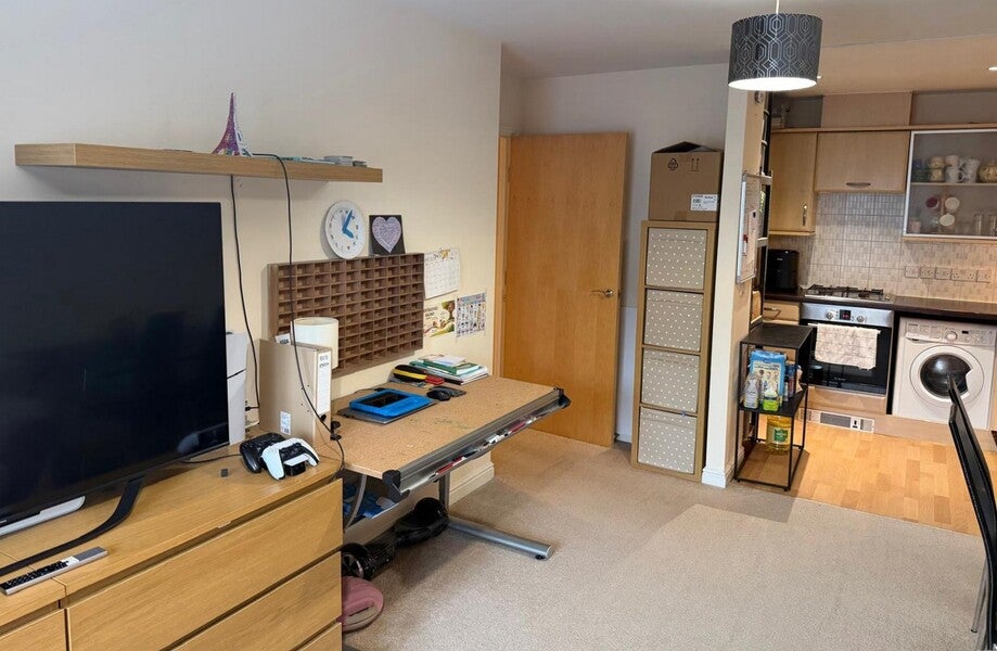 Flat Coxhill Way in Aylesbury