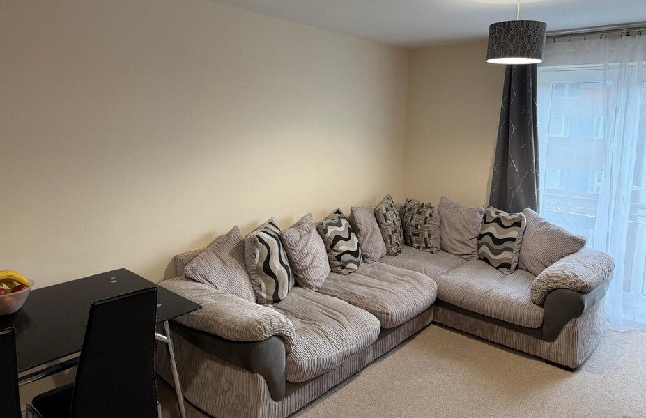 Flat Coxhill Way in Aylesbury