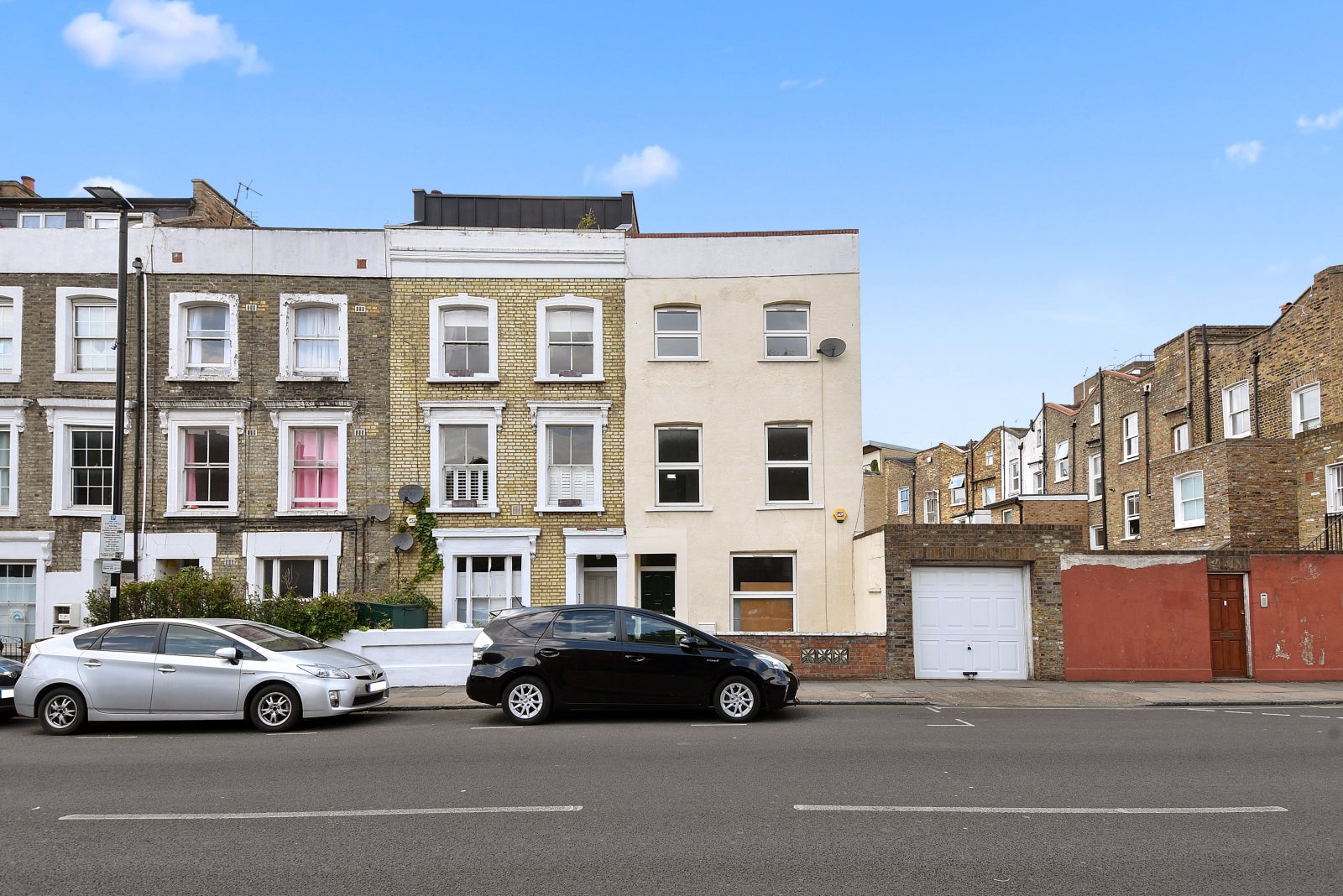 House Mackenzie Road in Greater London
