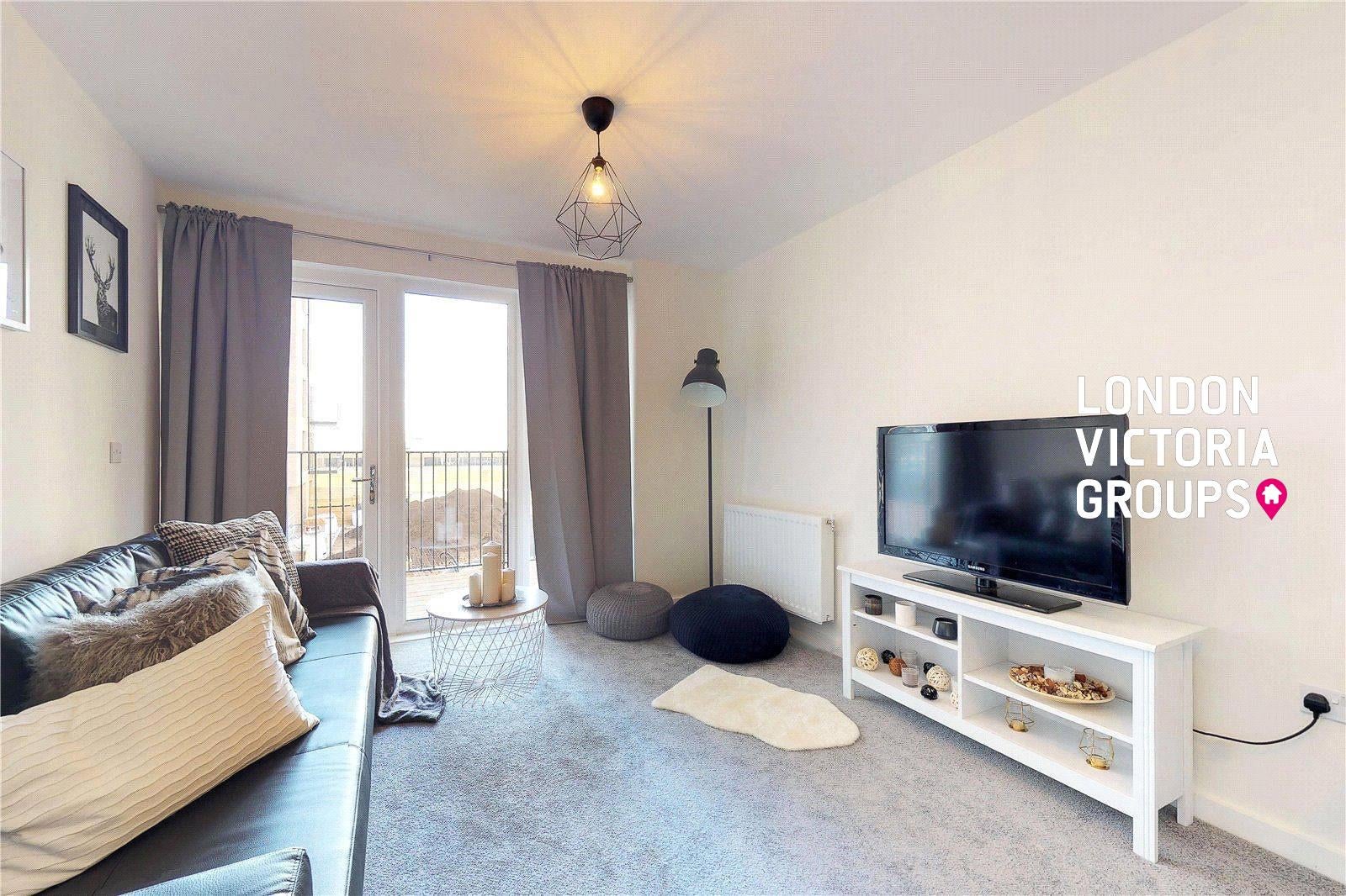 Flat Woodley Crescent in Greater London