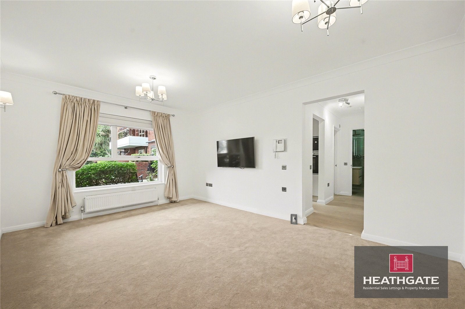 Flat Finchley Road in Greater London