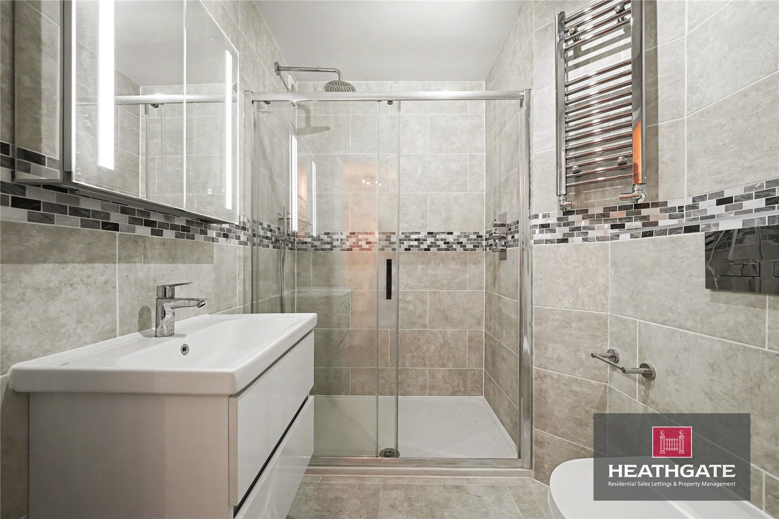 Flat Finchley Road in Greater London
