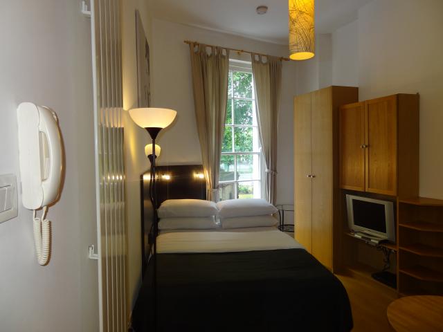 Flat Cartwright Gardens in Greater London