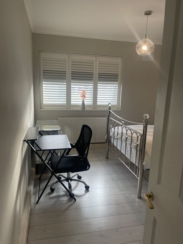 Room Westleigh Avenue in Greater London