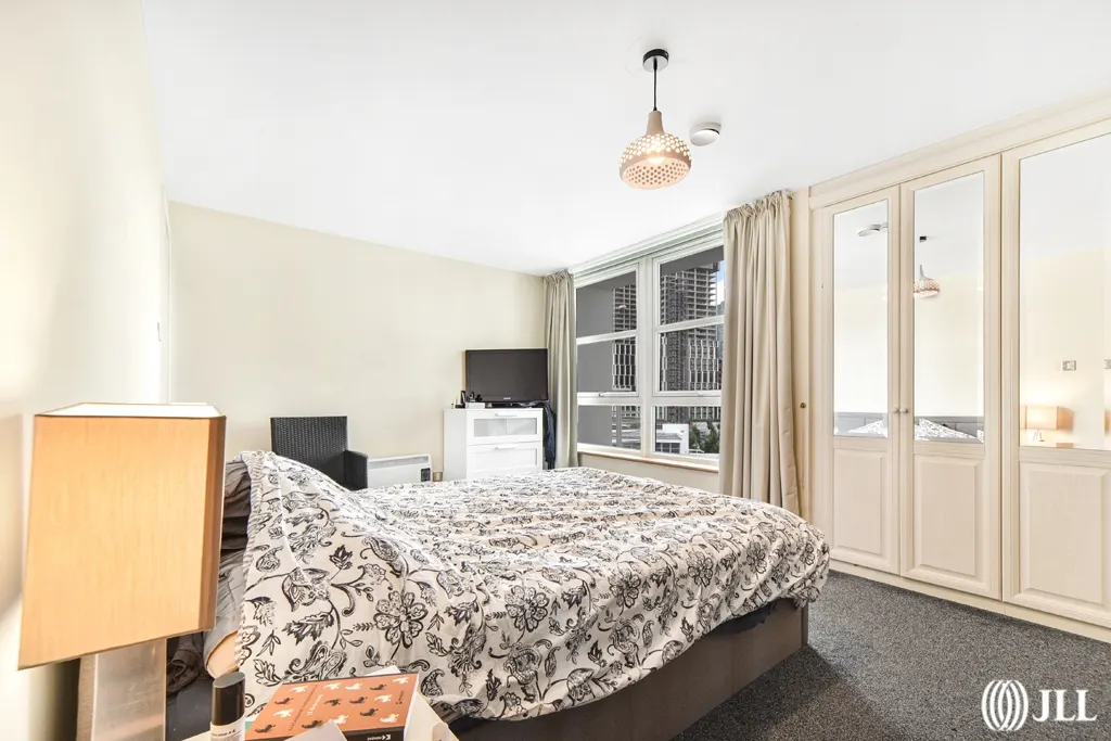 Flat Manchester Road in Greater London