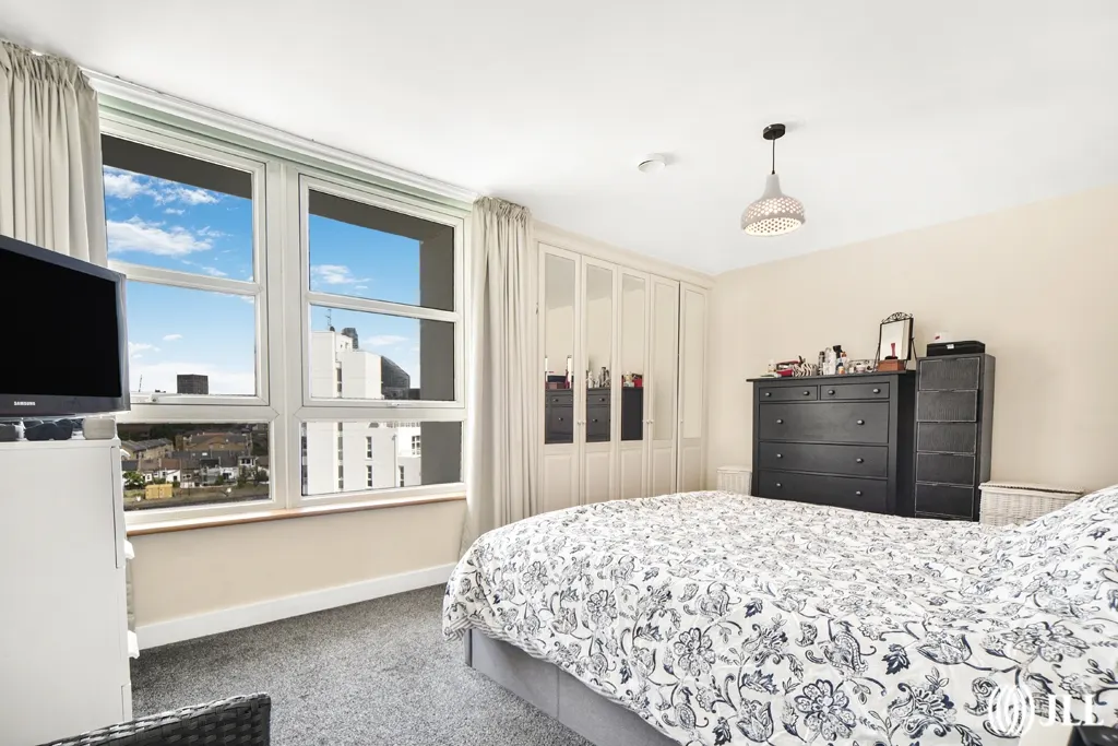 Flat Manchester Road in Greater London
