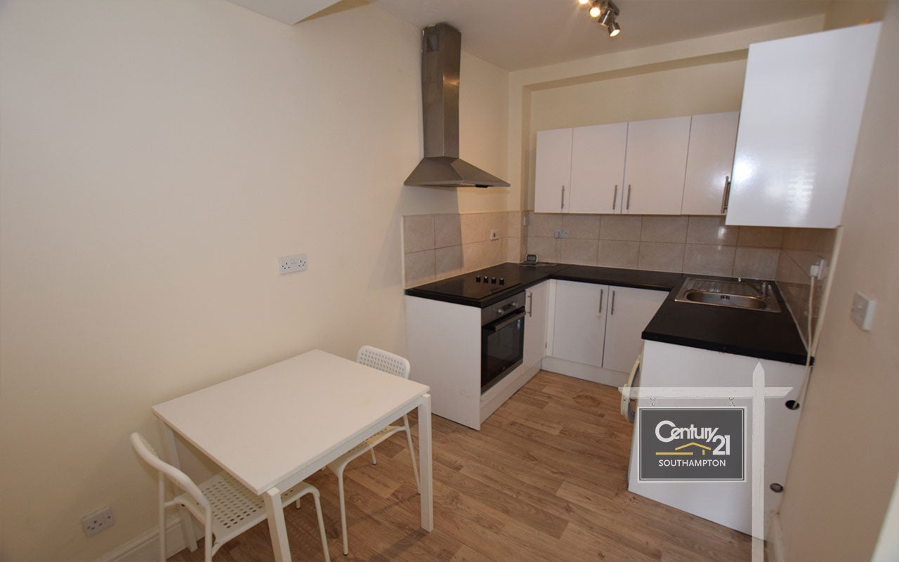 Flat Terminus Terrace in Southampton
