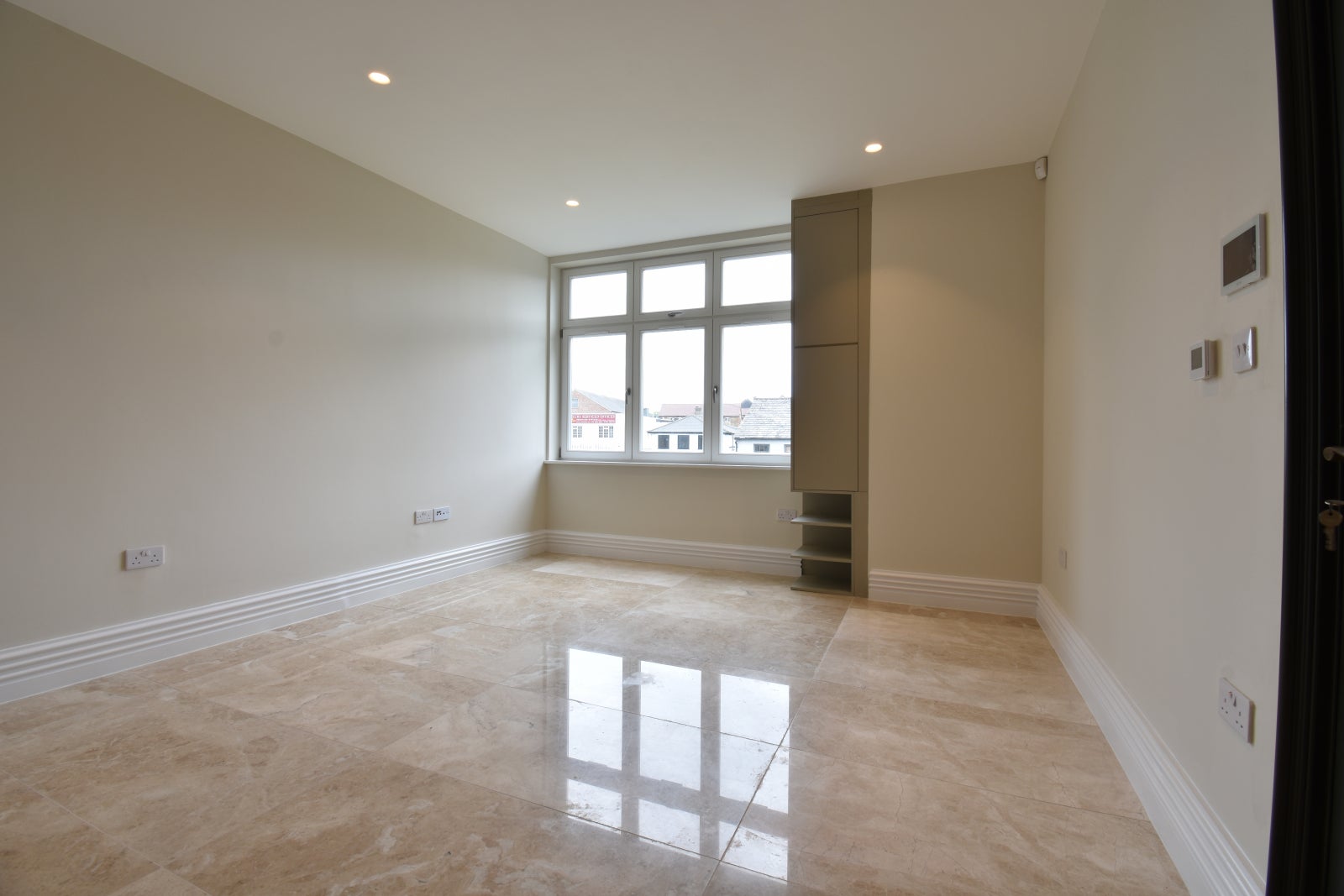 Flat Brampton Grove in London