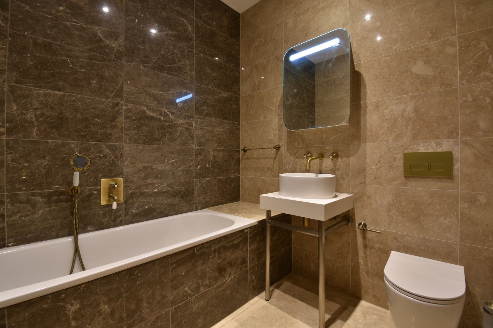 Flat Brampton Grove in London